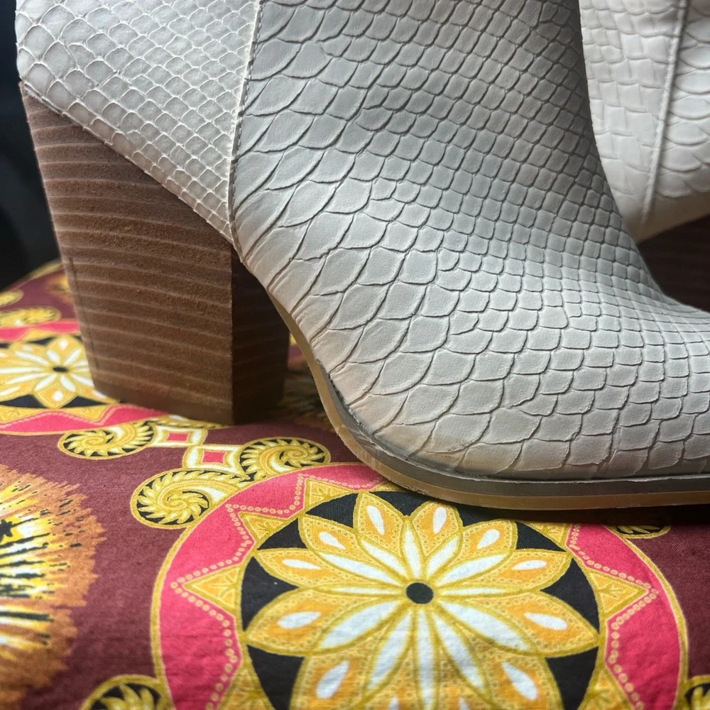 Elegant Oasis Society Cream Oasis SocAnkle Boots - Picture 3 of 13